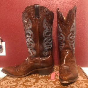 Womens Justin Boots for Sale. Size: 11. One scuff on toe but barely noticeable